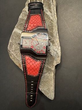 Oulm Uni Military Sports Watch Dual Movt Quartz Wristwatch with Leather Band Dec